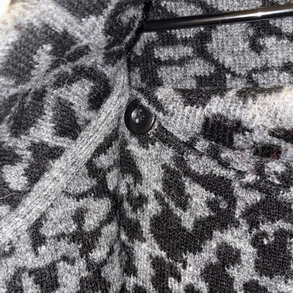 Cynthia Rowley Black and Gray wool blend Cowl Neck Sweater in animal print M - Picture 9 of 14